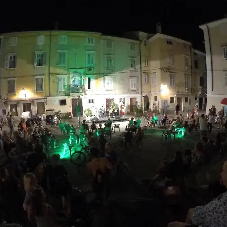 Studio 11 * Piran
